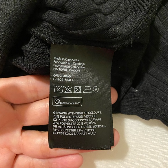 H&M Divided Cropped Turtle Neck - Picture 6 of 6